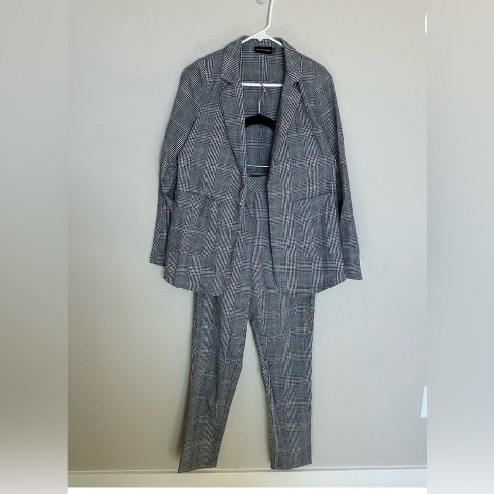PrettyLittleThing Women’s Classic Gray Plaid Suit